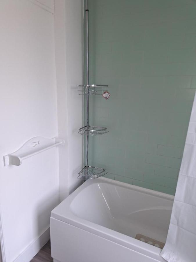 Single Bedroom Near London Seven Kings Train Station Ilford Dış mekan fotoğraf